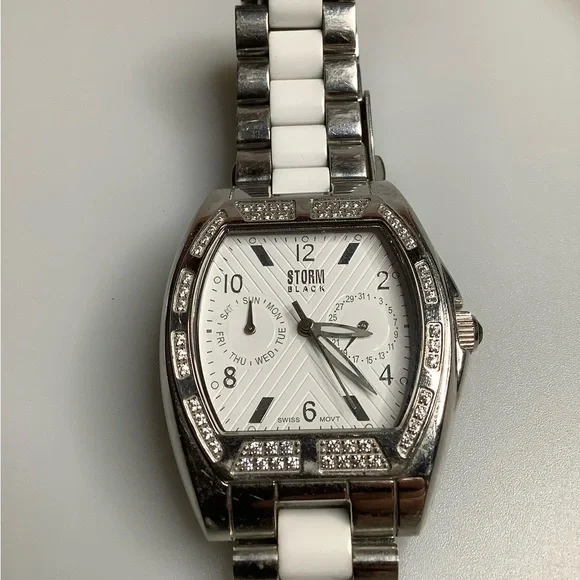 Stunning Storm Watch - Picture 3 of 5